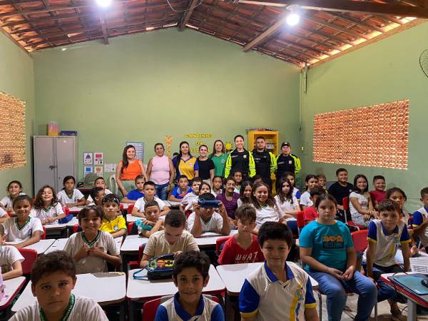 Alunos da Escola Raimundo Sales Façanha recebem aula de educação para o trânsito!