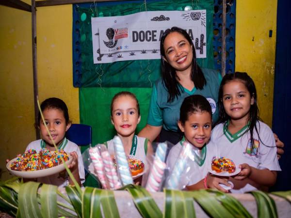 Alunos das escolas Tomaz Barbosa e Dr. José Simões Filho iniciam os trabalhos da Feira de Jovens Empreendedores!